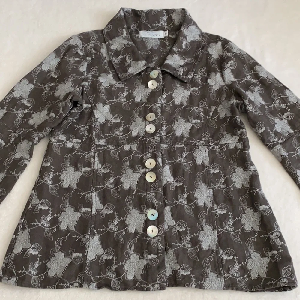 Willow | Linen Textured Embroidered Floral 3/4 Bell Sleeve Button Boho Top (S) - Picture 7 of 16
